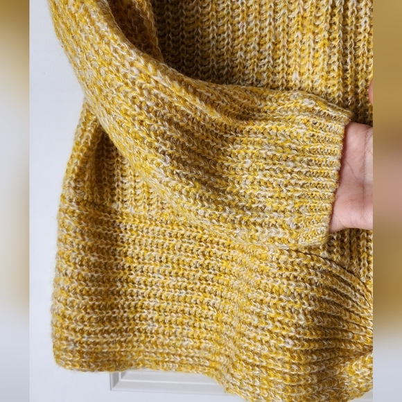 Kensie Yellow Metallic Knit Cozy Sweater Size XL - Picture 4 of 9